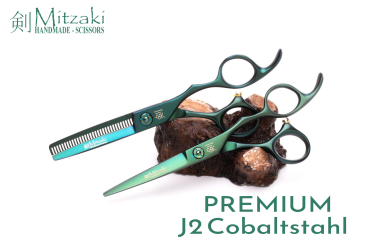 MITZAKI- MYDORI in Absinthgrün mit einer einzigartigen Stahllegierung , J2 Cobaltstahl,  Ergo-Form, softer Lauf dank kugelgelagertem Schraubensystem, inclusive Etui und Zubehör